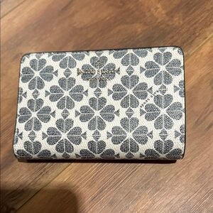 Small Kate Spade wallet